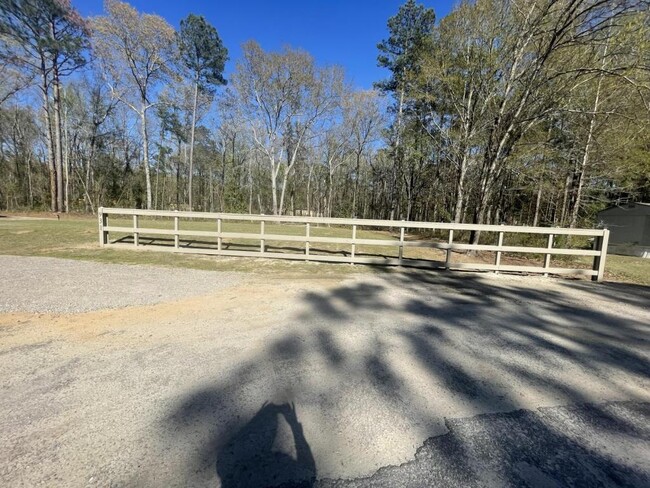 Foto del edificio - 931 Ravenwood Dr