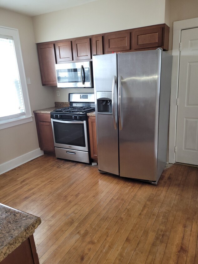 Foto principal - 241 Nichols Ave