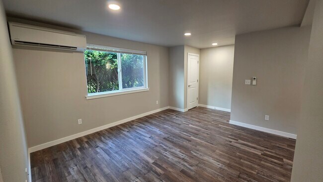 Foto del edificio - 1126 Sleater Kinney Rd SE
