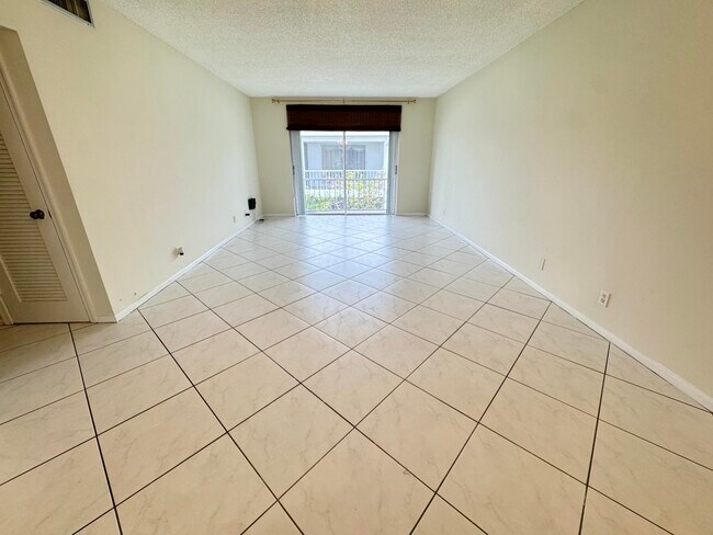 Foto del edificio - 2180 NE 67th St