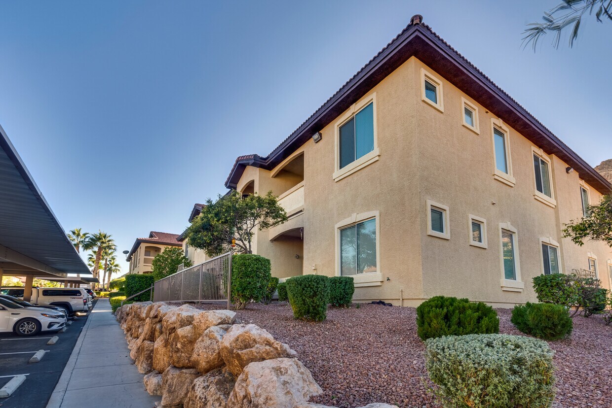 Foto principal - 3475 Cactus Shadow St