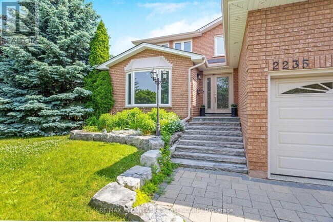 Building Photo - 2235 Grenville Dr
