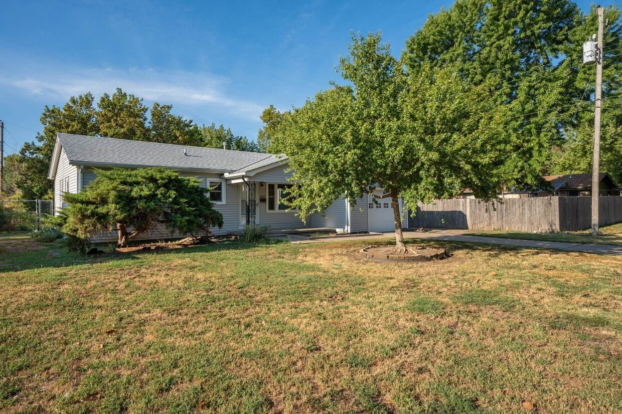 10918 W Hollywood Ct, Wichita, KS 67215 House Rental in Wichita, KS