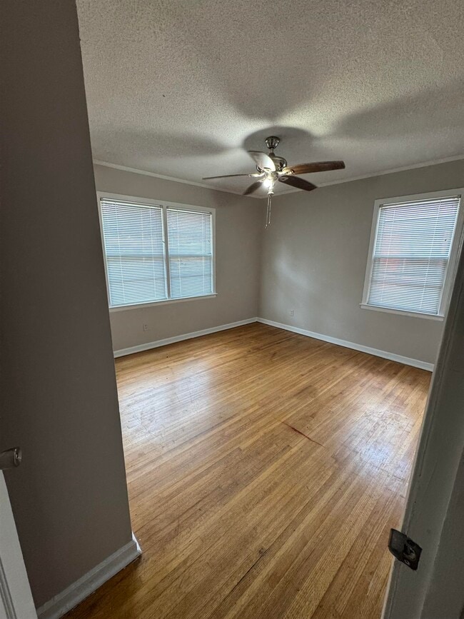 Building Photo - 1228 Briarwood Dr