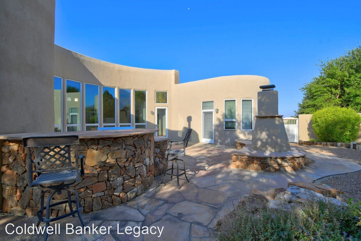 Foto principal - 4 br, 3 bath House - 11821 San Rafael NE
