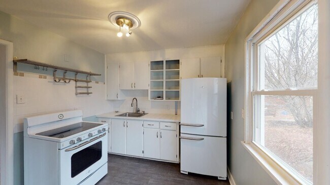 Foto del edificio - 2 Bed Home in Beaverdale area (Available March 15th)