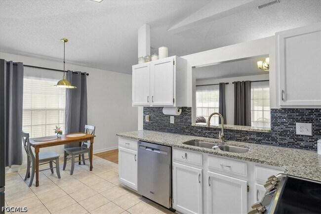 Foto del edificio - 11179 Bentley Trace Ln E