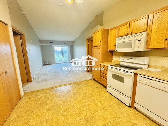 Building Photo - 1590 Parkwood Dr