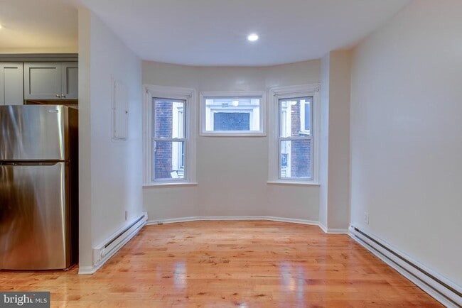 Building Photo - 4924 Chestnut St