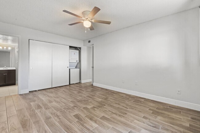 Foto del edificio - 936 Lake Destiny Rd