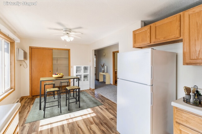 Building Photo - Mapleview Villa Apartments