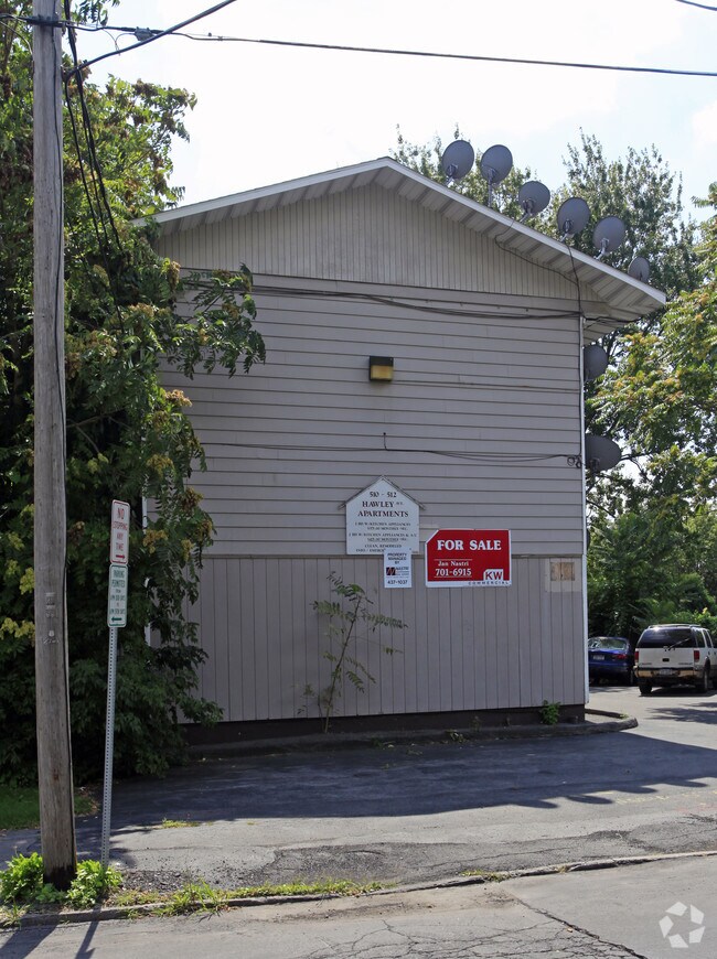 Building Photo - Holiday Commons
