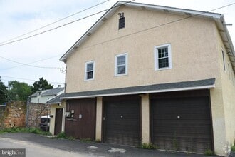 Building Photo - 103 Oak St
