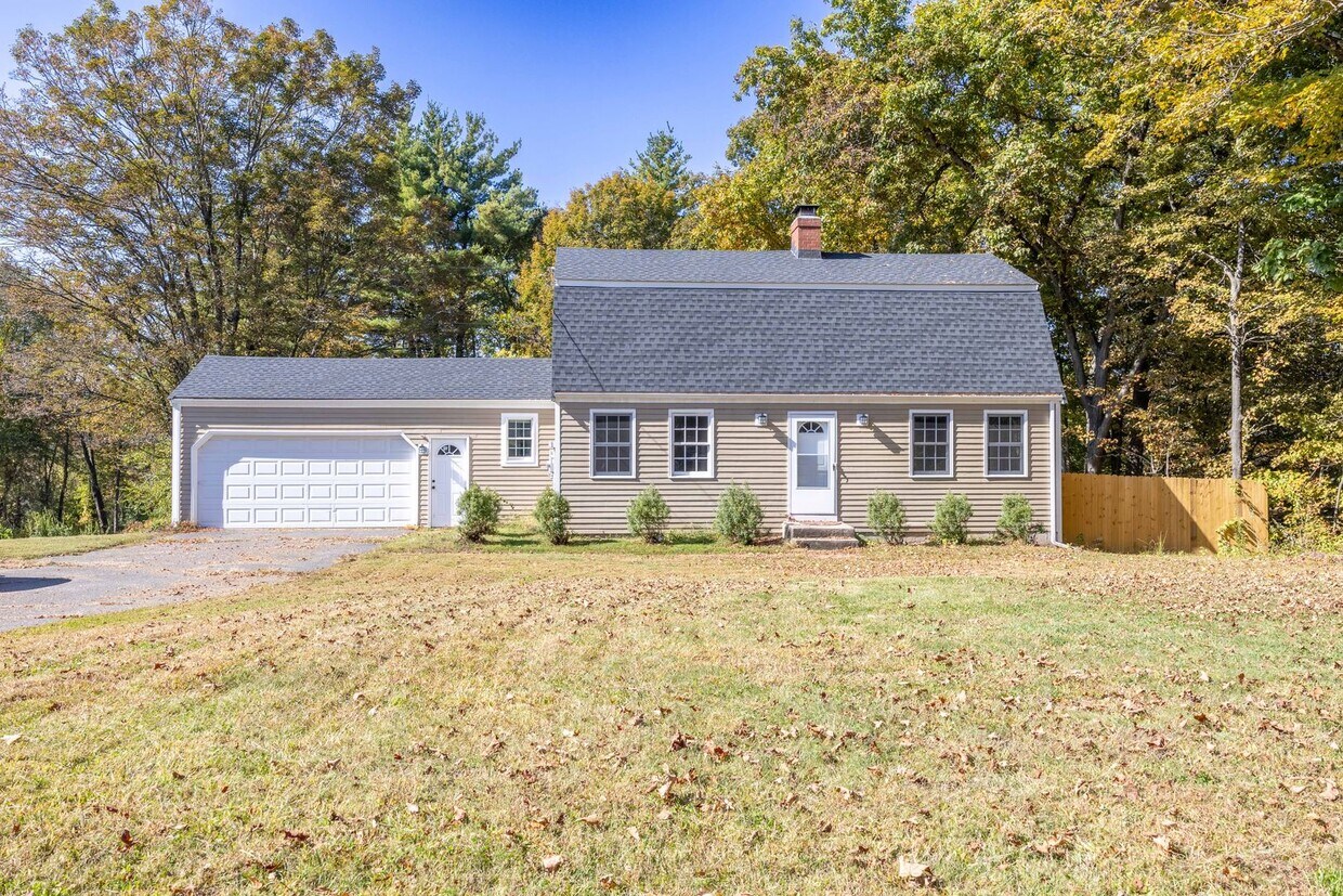 Primary Photo - Charming 4 Bedroom Colonial with Updated K...