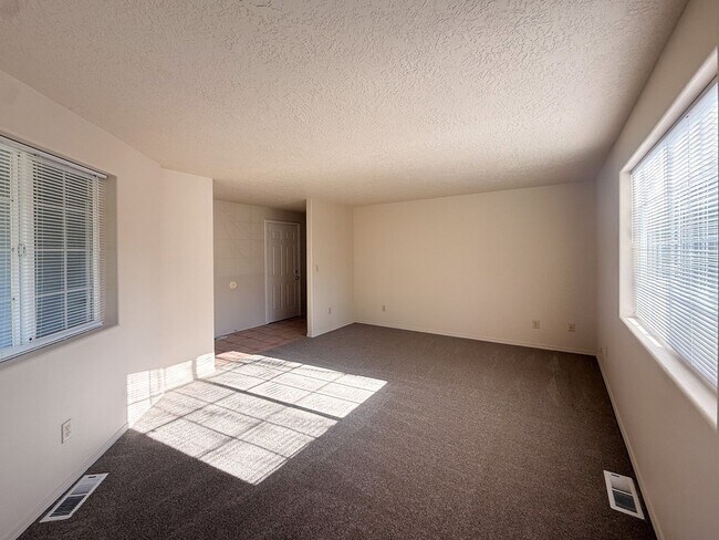 Foto del edificio - 3200 Lorian Ln SE