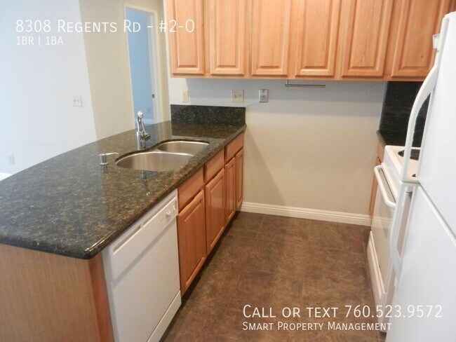 Foto del edificio - 8308 Regents Rd