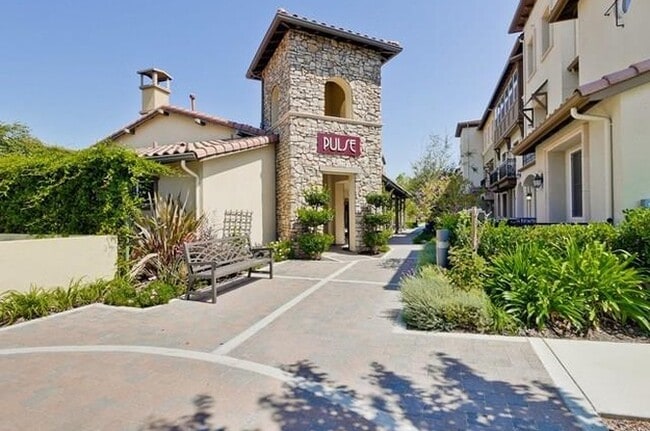 Building Photo - 936 Fontana Terrace