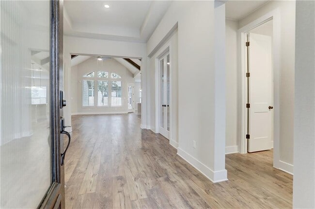 Building Photo - 105 Bandella Cv