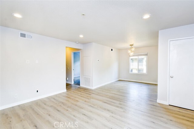 Building Photo - 216 S Cross Creek Rd