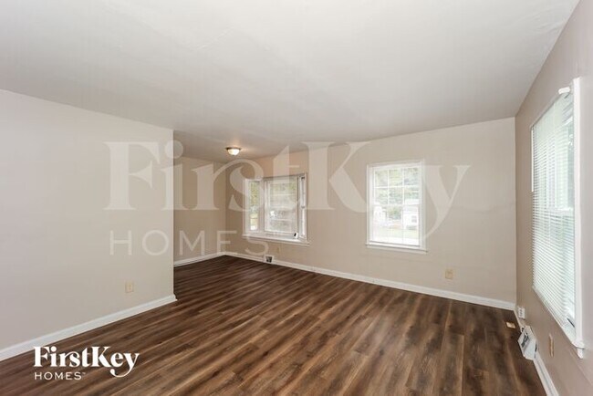 Building Photo - 1560 Avon Ave SW