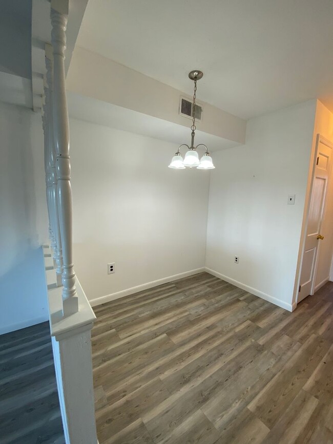 Building Photo - Charming 1 BR/ 1BA  Apartment in Mount Joy!