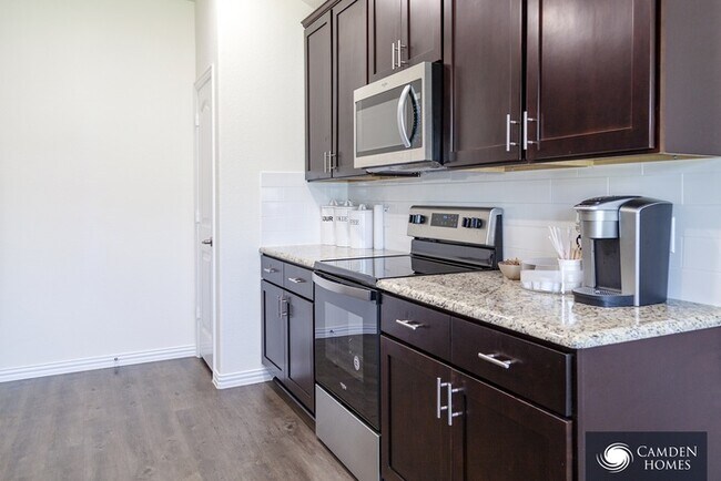Foto del edificio - 2124 Peppermint Ln