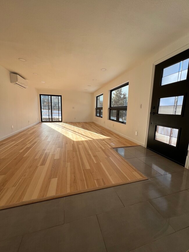 Building Photo - 130 Lakeview Pl