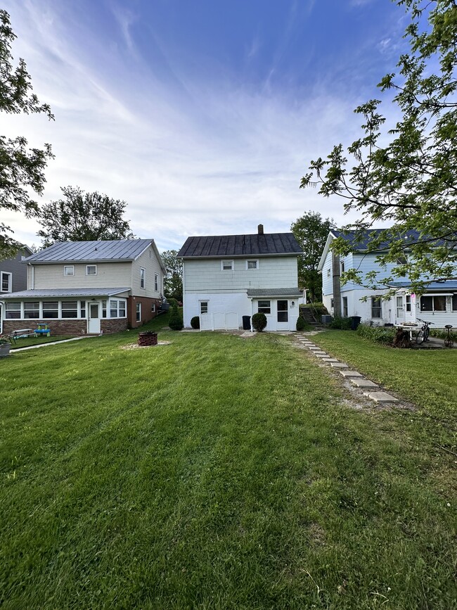 Building Photo - 337 W High St