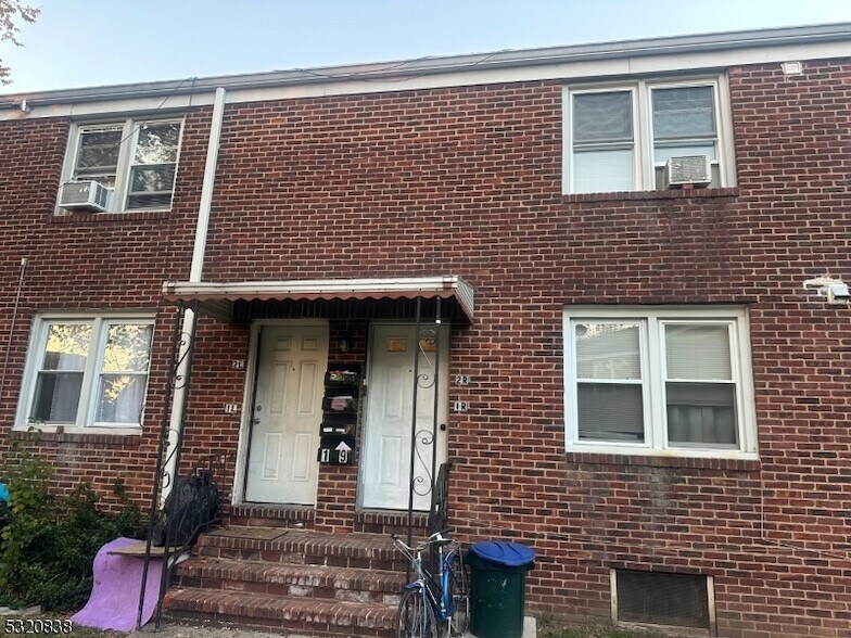 Primary Photo - 19 Carpenter Terrace N