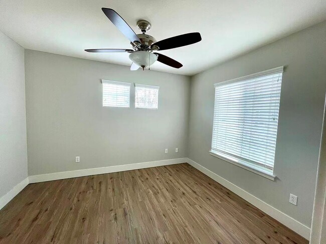 Foto del edificio - 2745 Elston St