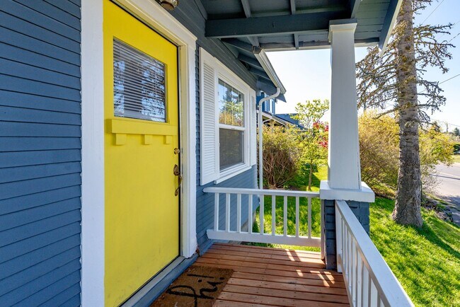 Building Photo - Tacoma Home
