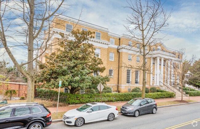 Building Photo - 3050 R St NW
