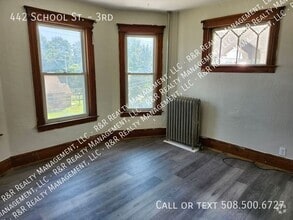 Building Photo - 442 School St