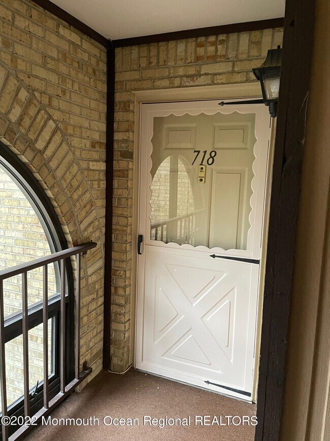 Foto del edificio - 718 Wellington Pl