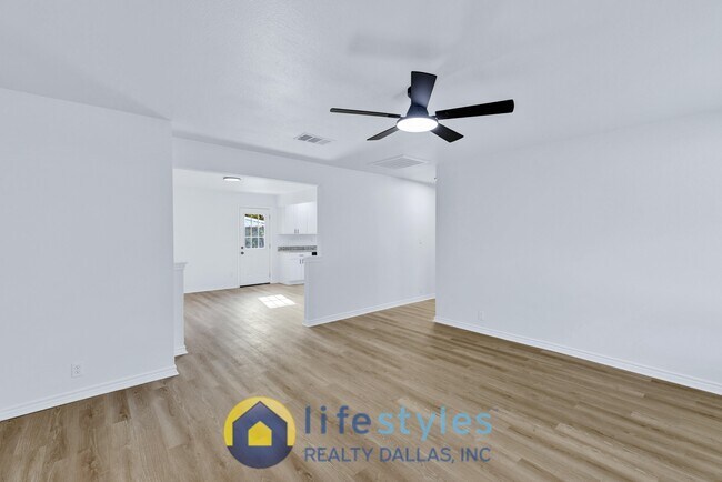 Foto del edificio - 211 Woodlawn Dr