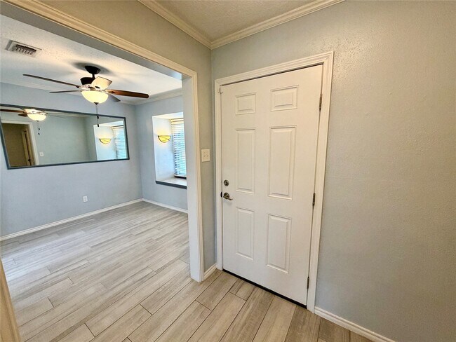 Foto del edificio - 19335 Diversion Dr