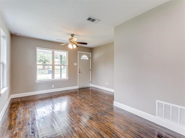 Building Photo - 8121 W Elizabeth Ln