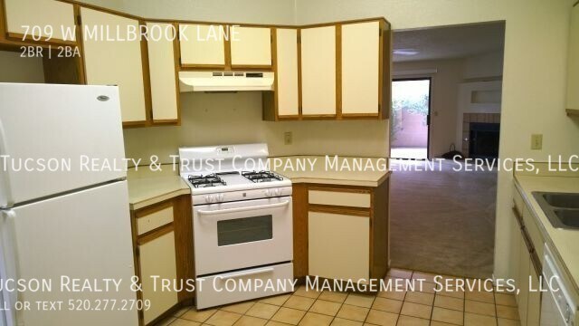 Building Photo - Gem of a Townhouse! Great Location!
