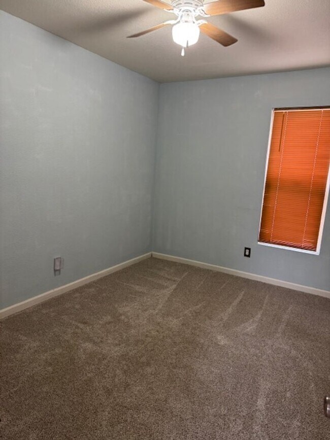Foto del edificio - 829 E 3rd St