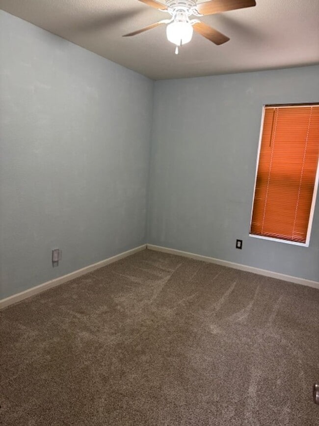 Building Photo - ALL PROSPECTIVE TENANTS MUST SUBMIT A $58 NON-REFUNDABLE APPLICATION FEE PER APPLICANT ONLINE AND...