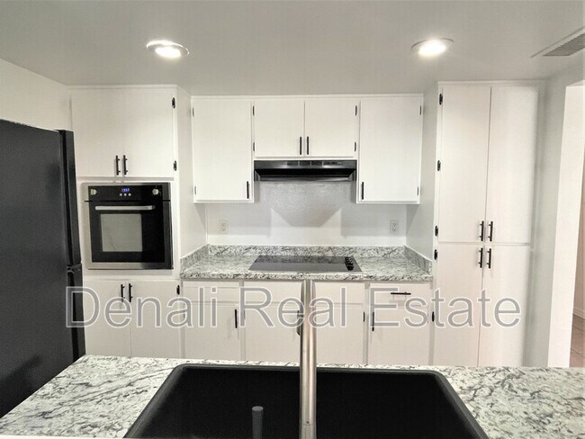 Foto del edificio - 220 Old Litchfield Rd