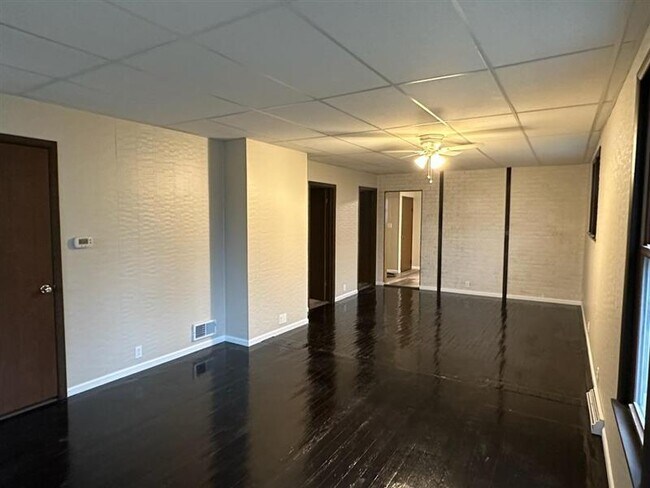 Building Photo - 826 8th St