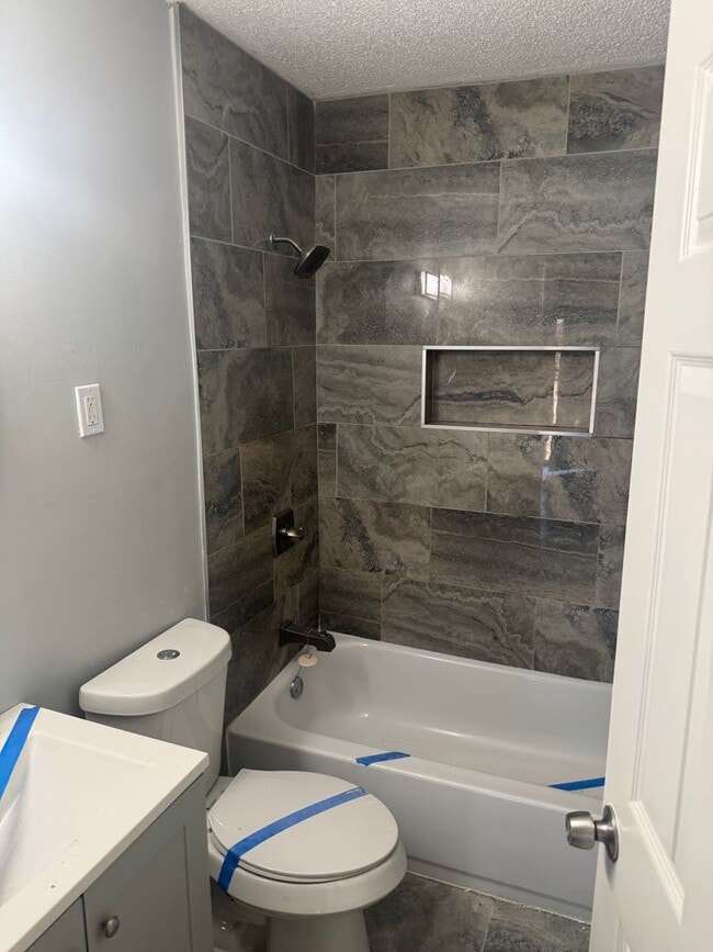 Building Photo - 2067 Hubert Ave