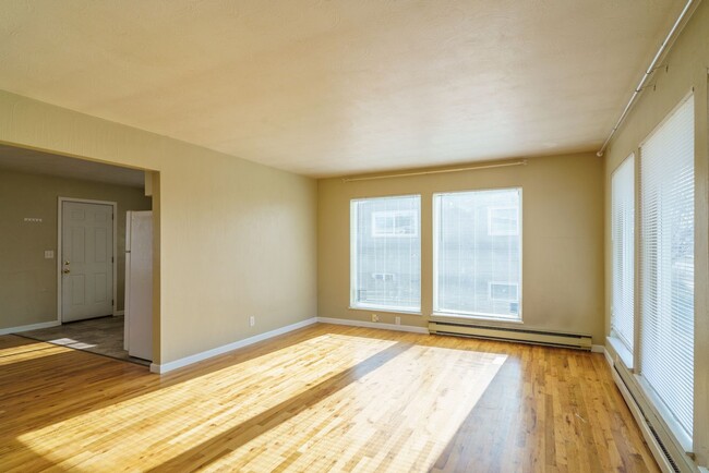 Building Photo - Updated Rambler w/ Fenced Backyard!