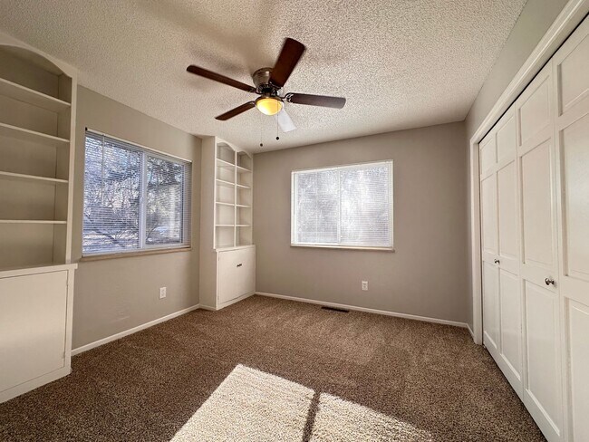 Building Photo - 2015 Pine Grove Ave
