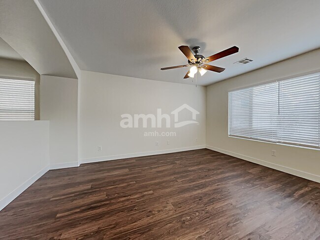 Foto del edificio - 9678 Brooks Lake Ave