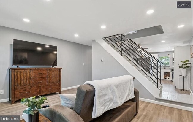 Building Photo - 15 Oakmont Dr