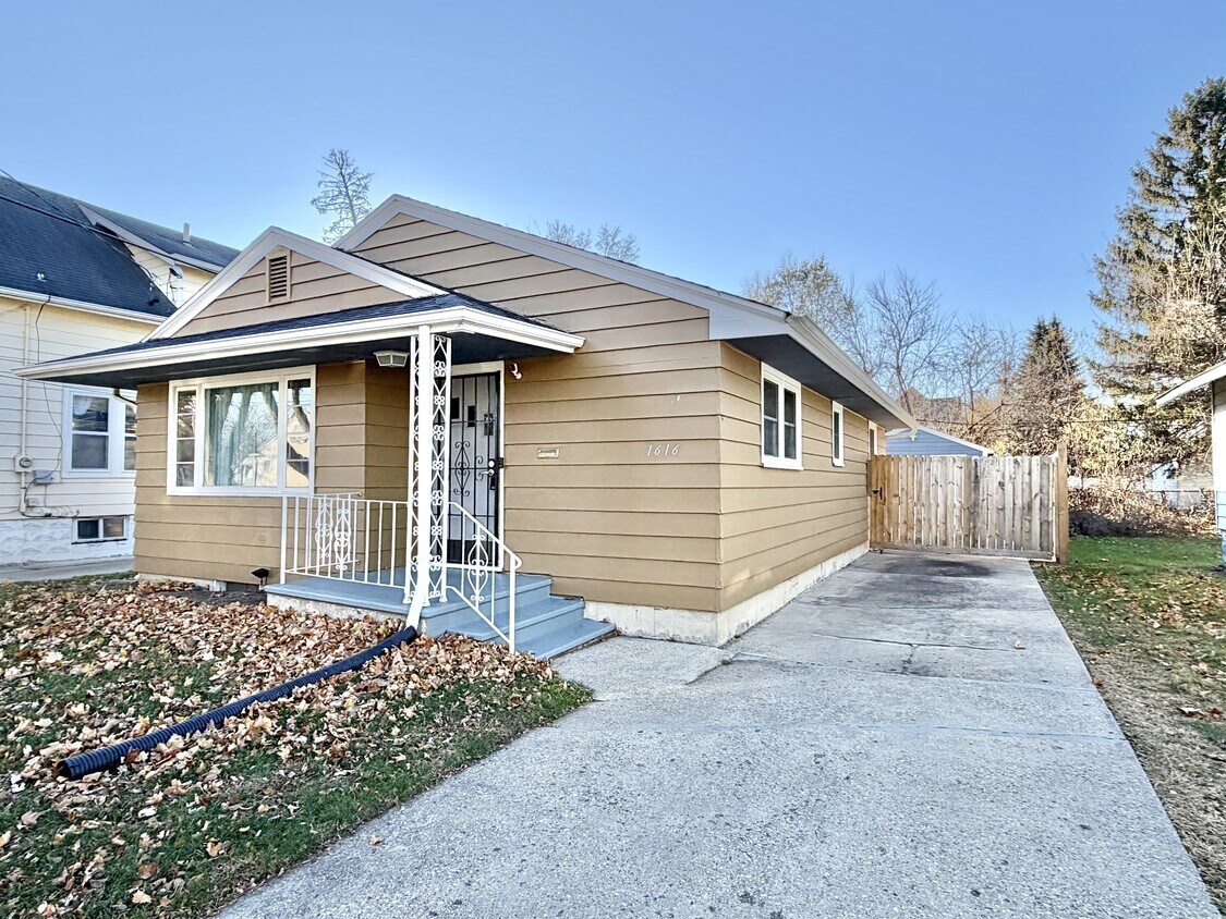 Foto principal - 1616 Dewey Ave