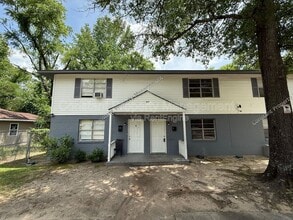 Building Photo - 929 Magnolia Dr