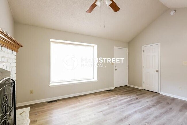 Foto del edificio - 3 Bedroom Pet-Friendly Home in BLUE SPRINGS, MO with Main Street Renewal